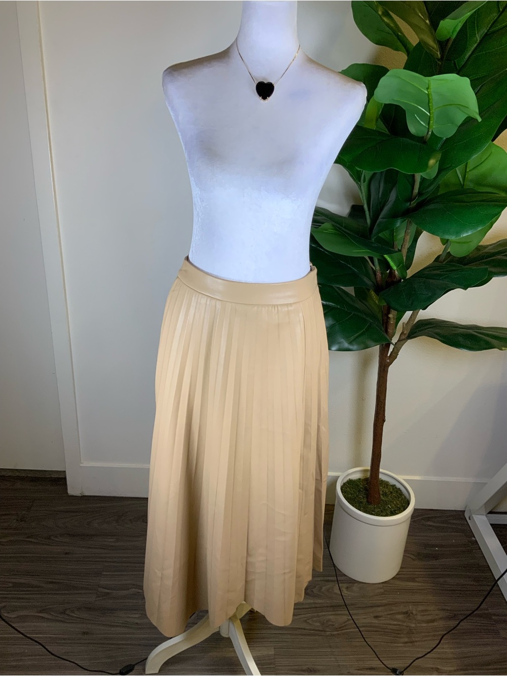 Elie Tahari Beige Pleated Midi Skirt